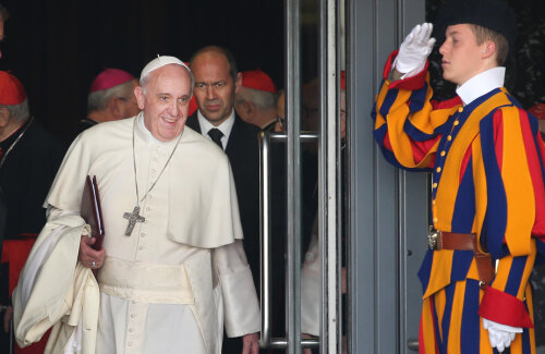 Papa Francisc, 79 de ani, alături de unul din 