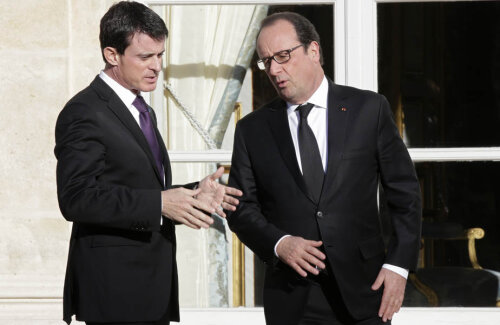 Hollande (dreapta), nemulțumit de reacția prim-ministrului Valls // FOTO Reuters