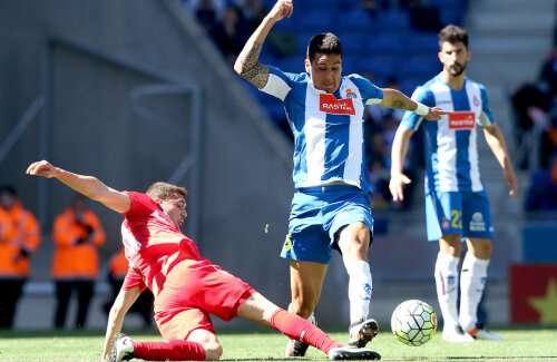 Chilianul Enzo Roco și defensiva lui Gâlcă au scăpat duminică fără gol, cu Sevilla // FOTO AFP