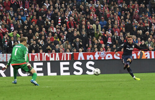 Griezmann înscrie în poarta lui Neuer și o califică pe Atletico în finala Ligii // FOTO Guliver/GettyImages