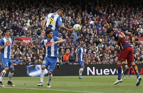 Suarez (dreapta) înscrie al 2-lea său gol cu Espanyol // FOTO Reuters