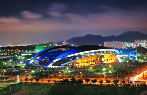 Arena din Gwangju, Coreea de Sud, a fost denumită după tehnicianul olandez Guus Hiddink