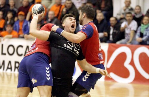 Handbaliștii de la Baia Mare și Vaslui într-un duel pe teren // FOTO sportpictures.eu