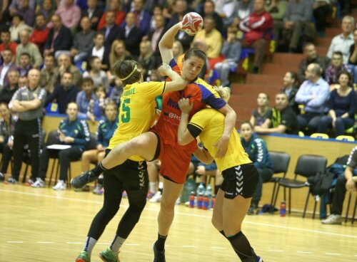 Gabriela Perianu a jucat azi mai mult de o repriză și a marcat de 3 ori din 5 situații avute 
FOTO Marius Ionescu