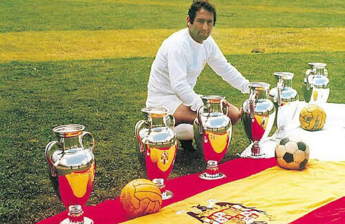 Paco, alături de cele șase Cupe ale Europei cucerite cu Real Madrid