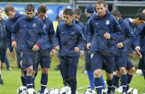 Alexandru Lazăr în mijloc (Foto: Arhivă GSP)