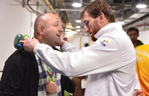 Saritov a pus medalia de bronz la gâtul președintelui FR Lupte // FOTO Cristi Preda (Rio de Janeiro)