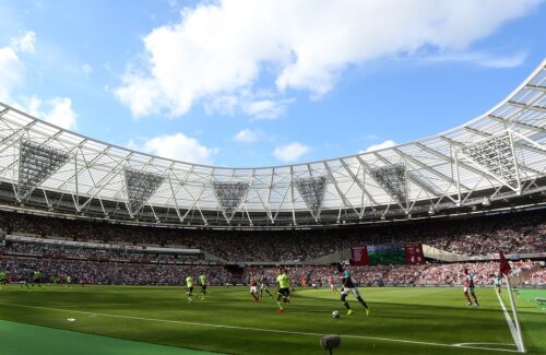 Stadionul a fost plin și la meciul cu Bournemouth // FOTO Guliver/GettyImages