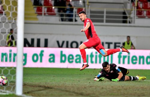 Golul de 1-1 marcat de Budescu (în roșu)
