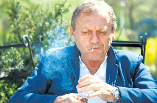 Balaci și unul
din viciile sale,
ţigările
FOTO Eduard Enea