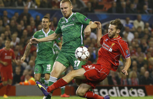 Cosmin Moți, cu Liverpool (foto, înfruntându-l pe Lallana), 1-2 în Ligă pe Anfield // FOTO Reuters