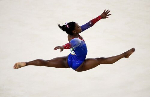 Simone Biles are un corp mai degrabă de luptătoare decât de gimnastă // FOTO: Getty Images