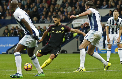 Aguero, în negru, reia pentru 2-0