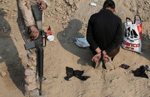 Partizan al Statului Islamic arestat // Foto: Reuters