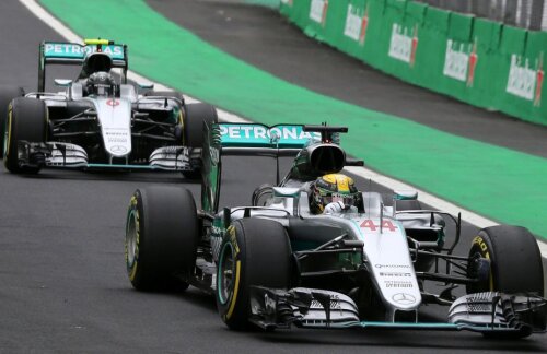 Hamilton, urmat de Rosberg, aceeași ordine în care se va pleca azi, la Interlagos // FOTO Reuters