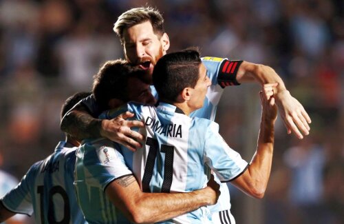 Lionel Messi îl îmbrățișează pe Di Maria, după ce a marcat pentru naționala Argentinei, foto: reuters