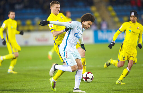 Witsel, în alb, a fost marcat la sânge de apărătorii lui Rostov