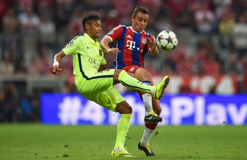 Duelul brazilian Neymar (stânga) - Rafinha, Barca - Bayern, din semifinalele trecutei Ligi, s-ar putea repeta curând // FOTO Guliver/GettyImages