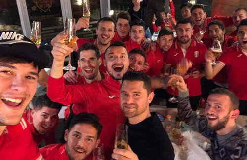 Fotbaliștii campioanei au sărbătorit calificarea ce aduce aproape un milion de euro în contul clubului // FOTO Facebook