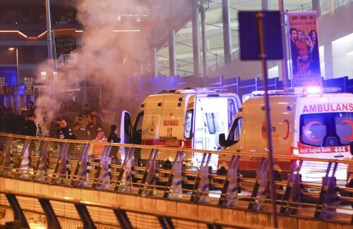 Fum, ambulanțe și morți, sâmbătă, lângă Vodafone Arena // Reuters