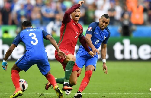 Payet în momentul pe care l-a accidentat pe Ronaldo în finală Foto: Guliver/Getty Images