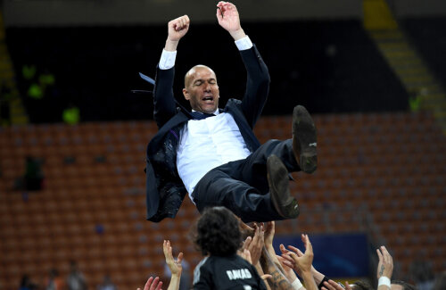Zidane, aruncat pe brațe după triumful din finala Ligii, a pierdut doar cu Atletico și cu Wolfsburg