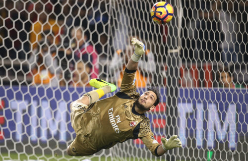 Rezervă la Milan la 15 ani și 11 luni, Donnarumma a apărat 4 penaltyuri în Serie A