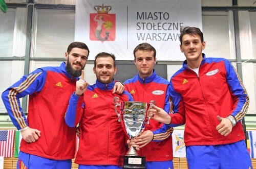 Teodosiu, Dolniceanu, Bucur și Badea cu trofeul cucerit ieri la Varșovia FOTO Augusto Bizzi