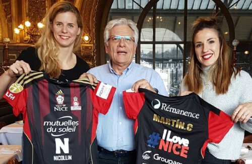 Linnea (stânga) și Carmen au fost prezentate la Nice de președintele Ange Ferracci // FOTO OGC Nice