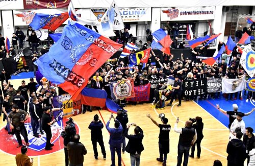 Atmosfera la partida de baschet Steaua - CSU Sibiu a fost incendiară