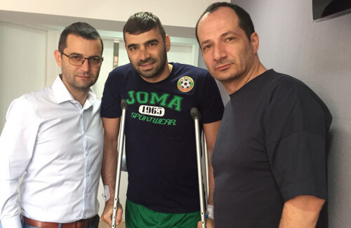 Stoianov, după operație, încadrat de Codorean (stânga) și Paligora