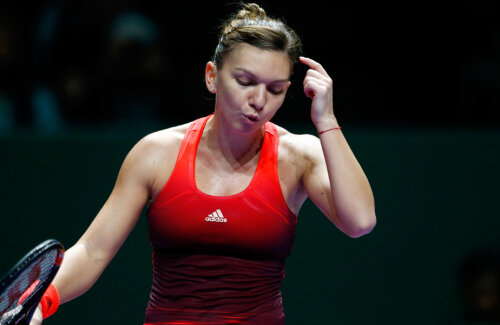 Simona Halep și unul dintre gesturile sale recurente // FOTO Guliver/GettyImages