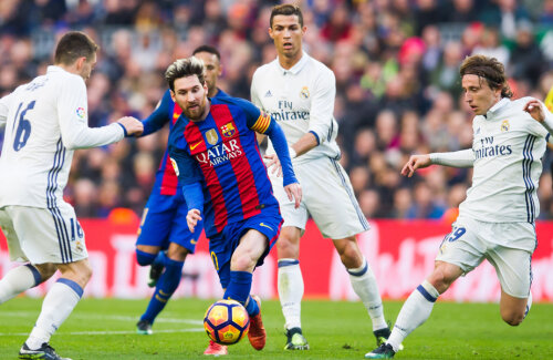 Messi, încercuit de trei madrileni, a jucat tot meciul în decembrie trecut, în derbyul terminat 1-1 // Foto: Guliver/GettyImages