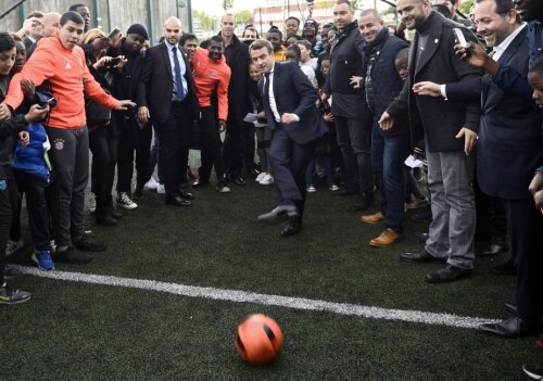 Emmanuel Macron executând penaltyul, foto: reuters