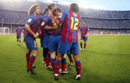 Messi, felicitat de colegi după primul gol // FOTO: Guliver/GettyImages