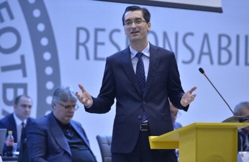 Răzvan Burleanu a încercat să-i ducă de nas pe membrii Adunării Generale FRF, prezentându-le informaţii trunchiate sau false ambalate în poleială // FOTO Raed Krishan