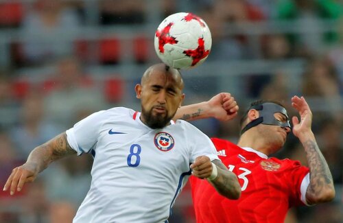 Vidal, în stânga, are 22 de goluri pentru Chile / FOTO: Reuters