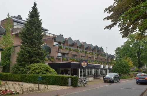 Acesta este hotelul de patru stele în care sunt cazaţi Budescu și compania, aflat în apropierea celui mai mare parc din Apeldoorn FOTO Raed Krishan