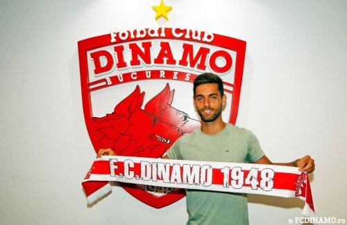 Nascimento, cotat la 800.000 de euro, a pozat ieri pentru prima oară în culorile noului său club FOTO: fcdinamo.ro