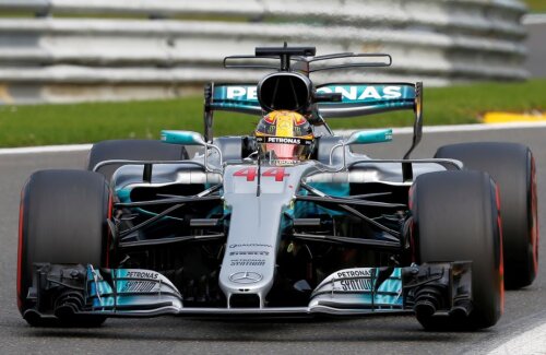 Lewis Hamilton concurând în timpul calificărilor de ieri FOTO Reuters