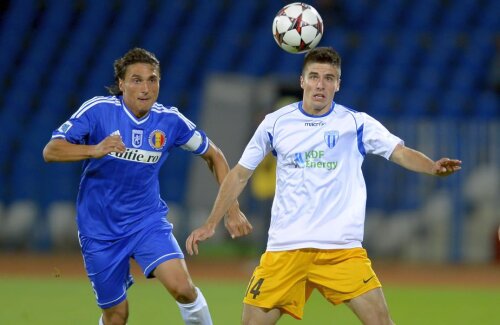 FC U și CS U se înfruntă din 2013: imagine dintr-un meci direct jucat de cele două la Severin, 0-0, cu Ciucă (stânga, FC U) și Draghicevici (CS U)