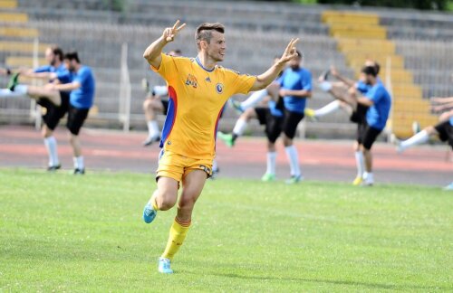 Nicolescu, ca fotbalist al “naţionalei” avocaţilor, după marcarea unui gol FOTO Facebook