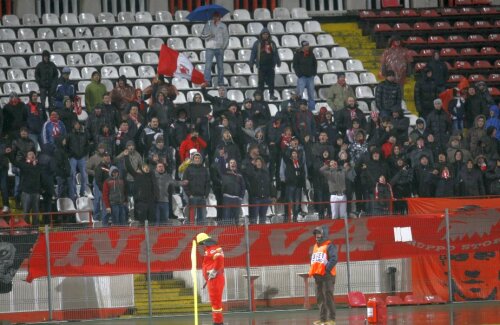Pe 4 decembrie 2010, din cauza unei ploi torențiale, Dinamo a avut doar 100 spectatori la un meci de acasă cu Astra Giurgiu // FOTO: Cristi Preda