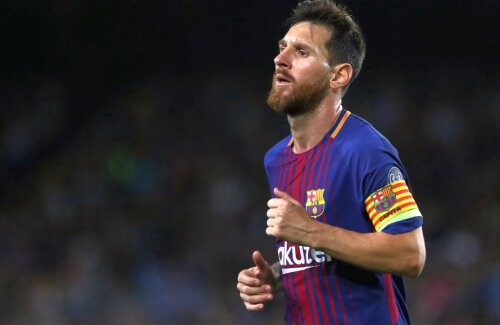 Messi se luptă singur cu adversarii în LaLiga // FOTO: Reuters