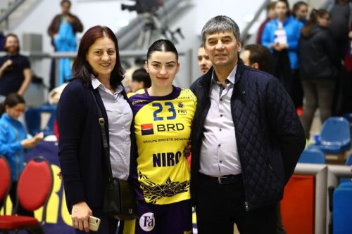 Ana Maria Berbece alături de părinți, tatăl, Dumitru, fiind internațional român celebru în anii 80-90, foto: Marius Ionescu (Craiova)