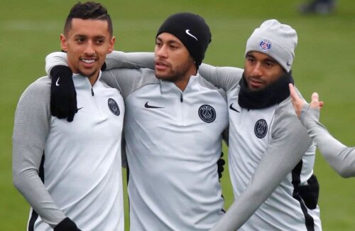 Moura, primul din dreapta, alături de Marquinhos și Neymar. foto: reuters