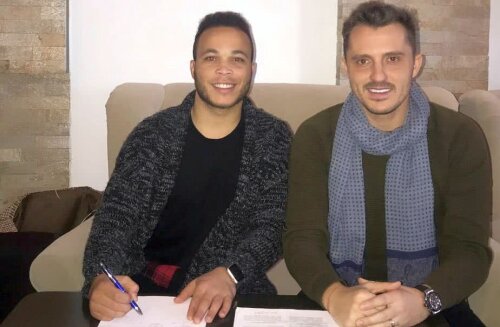 Marquinhos Carioca a semnat contractul în prezența impresarului Bogdan Apostu