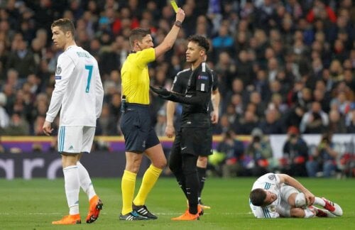 Neymar a primit un cartonaș galben după ce l-a lovit pe Nacho peste picioare, de la spate FOTO Reuters