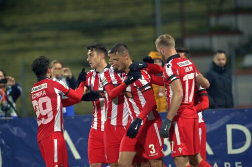 Katsikas are 5,14 media notelor din Gazetă, a 13-a din actuala echipă a roș-albilor, dintre jucătorii care au cel puțin 5 meciuri în acest sezon de Liga 1
