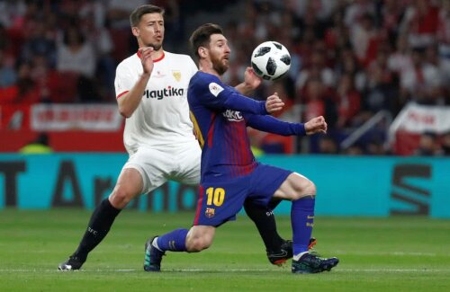 Lenglet în duel cu Messi. foto: reuters